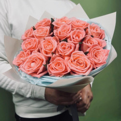 Букет из 17 коралловых роз